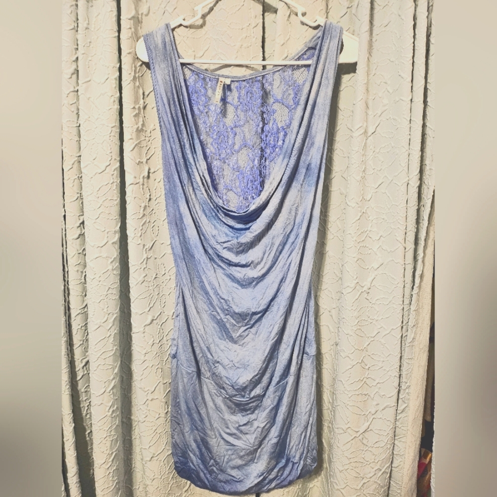 Women's size large point dress.
